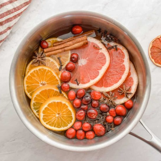 What Ingredients Are Ideal for a Christmas Simmer Pot Recipe