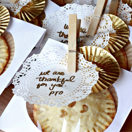 How to Choose a Meaningful Thanksgiving Teacher Gift