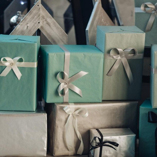 Gender-neutral gift ideas for office colleagues