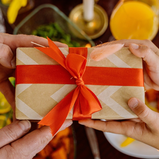 What are experience gifts and why are they becoming popular?