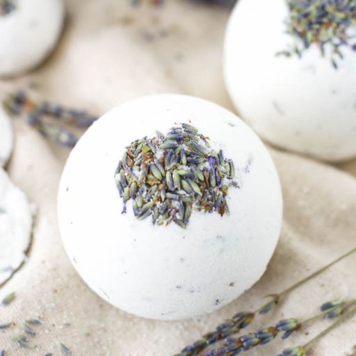 Homemade bath bombs with essential oils