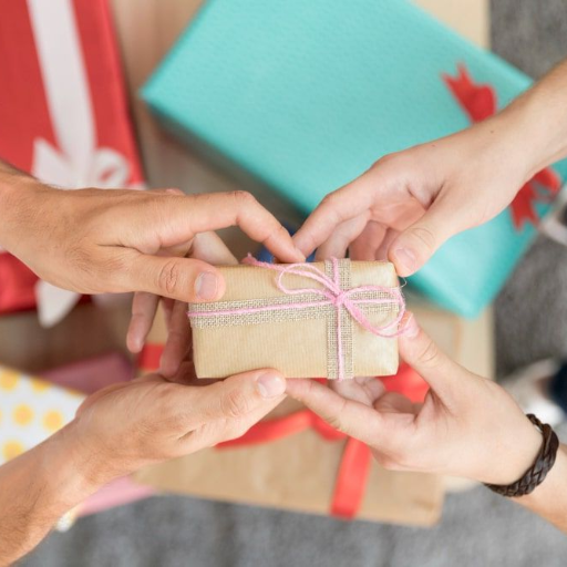 How does Sugarwish's gift delivery process work?