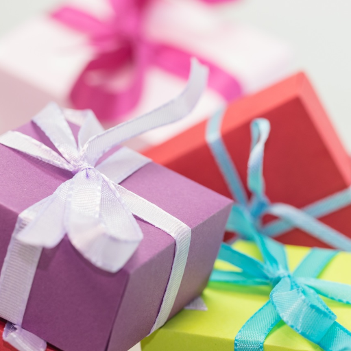 How Much Money Is Appropriate to Give as a Quinceanera Gift?